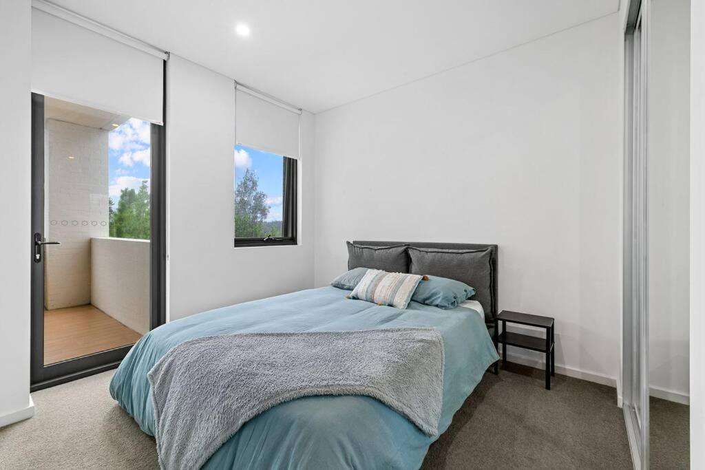 Luxury Waterfront 2 Bed Near Olympic Park & Parra Apartment