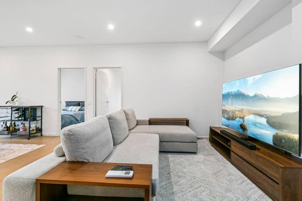 Apartment Luxury Waterfront 2 Bed Near Olympic Park & Parra *