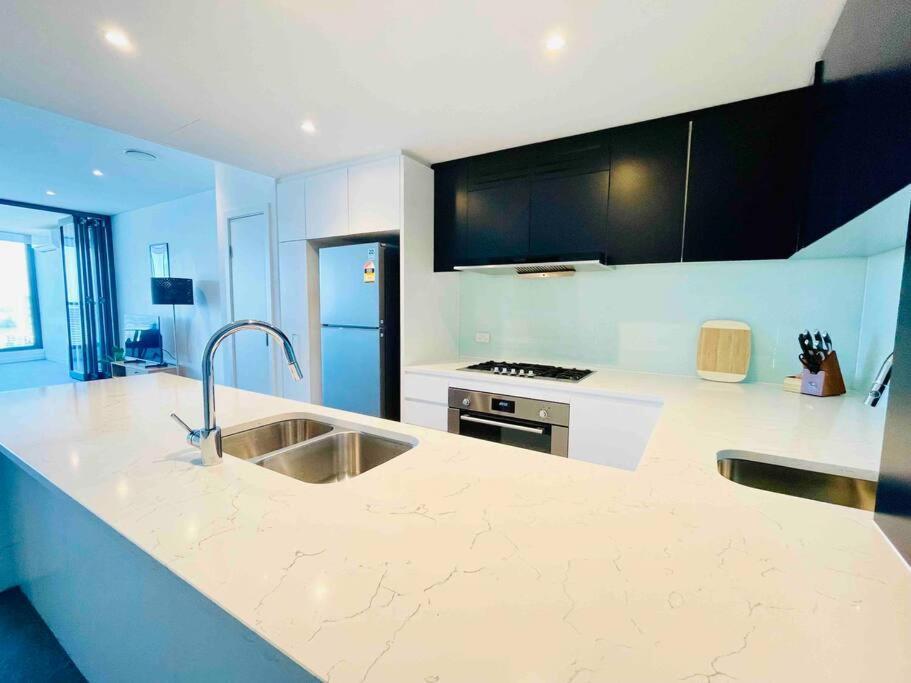 Apartment Luxious Startling Waterview Highrise Sydney