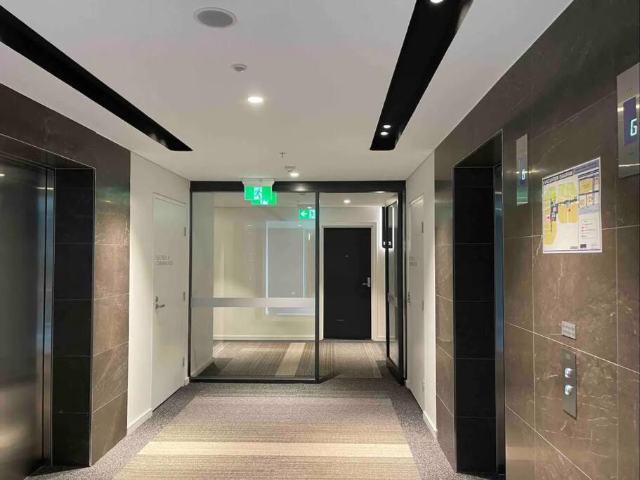 Luxious Startling Waterview Highrise Apartment Sydney