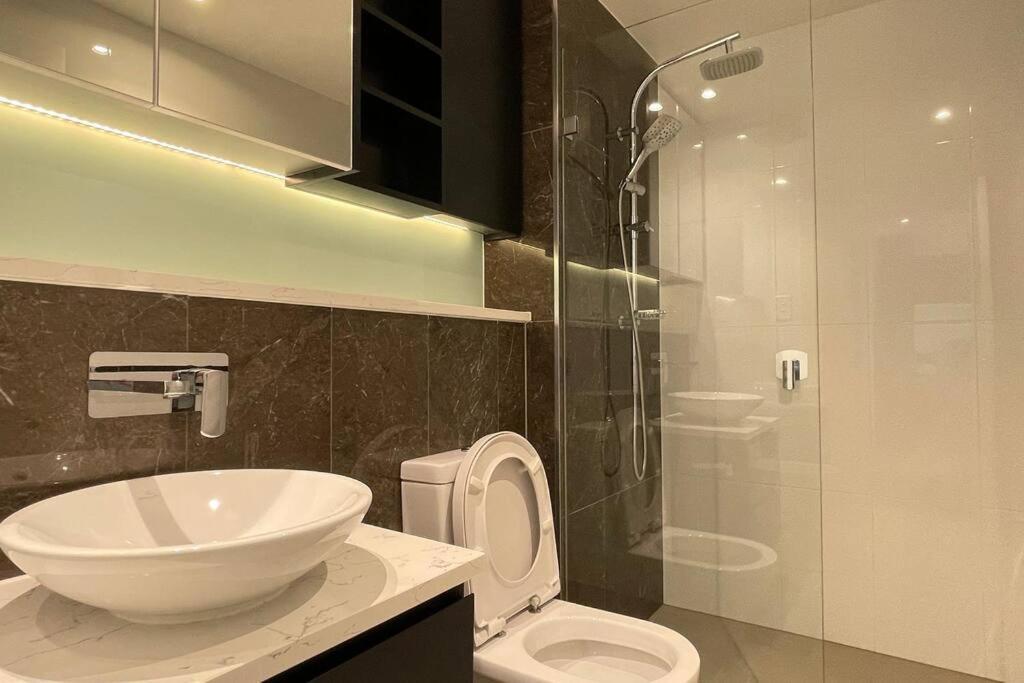 Luxious Startling Waterview Highrise Apartment Sydney