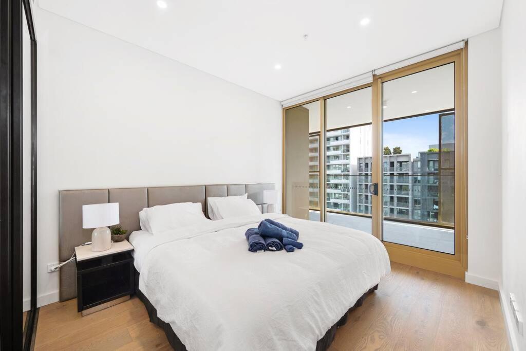 Apartment Olympic Park Modern 3 Bedroom With Pool & Free Parking