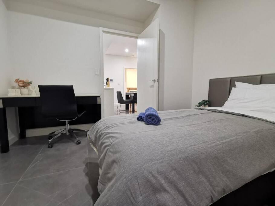 Olympic Park Modern 3 Bedroom With Pool & Free Parking