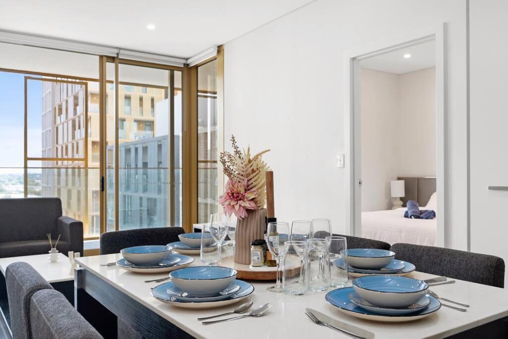 Olympic Park Modern 3 Bedroom With Pool & Free Parking *