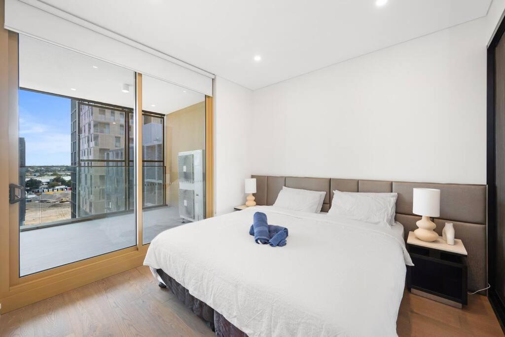 Olympic Park Modern 3 Bedroom With Pool & Free Parking Apartment Sydney