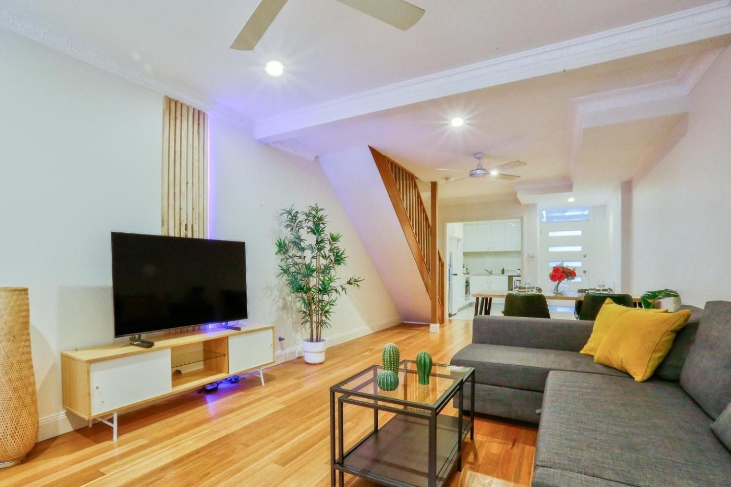 Vibrant 3 Bedroom House Darlinghurst 2 E-bikes Included Holiday home Sydney