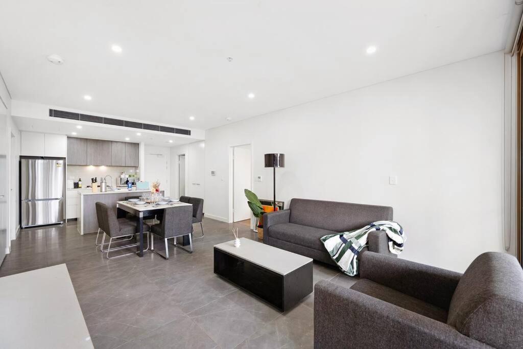 Olympic Park Modern 3 Bedroom With Pool & Free Parking Apartment