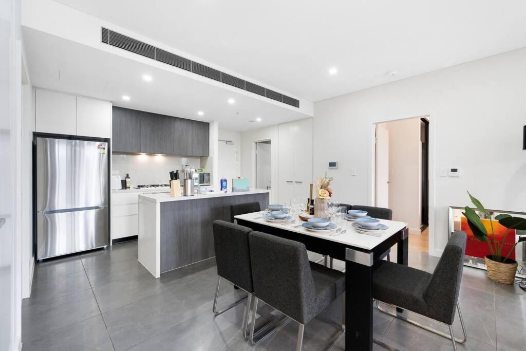 Apartment Olympic Park Modern 3 Bedroom With Pool & Free Parking