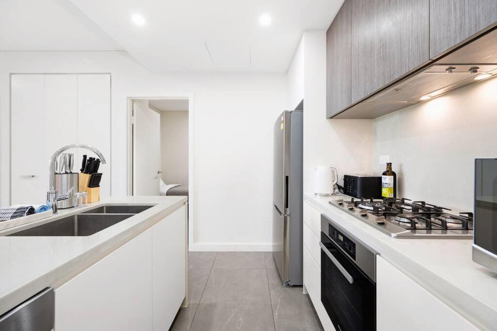 Olympic Park Modern 3 Bedroom With Pool & Free Parking *