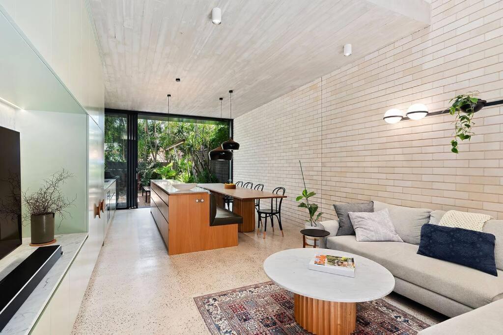 Cozy 3 Bedroom House Annandale Holiday home Sydney