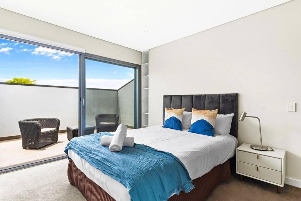 Convenient 4br With Private Pool Close To Airport Holiday home Sydney