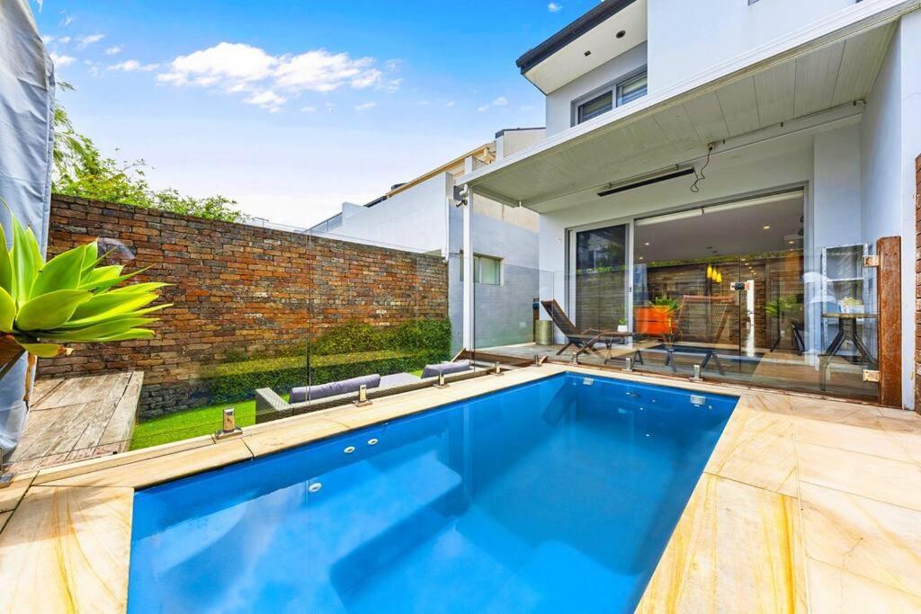 Convenient 4br With Private Pool Close To Airport Sydney