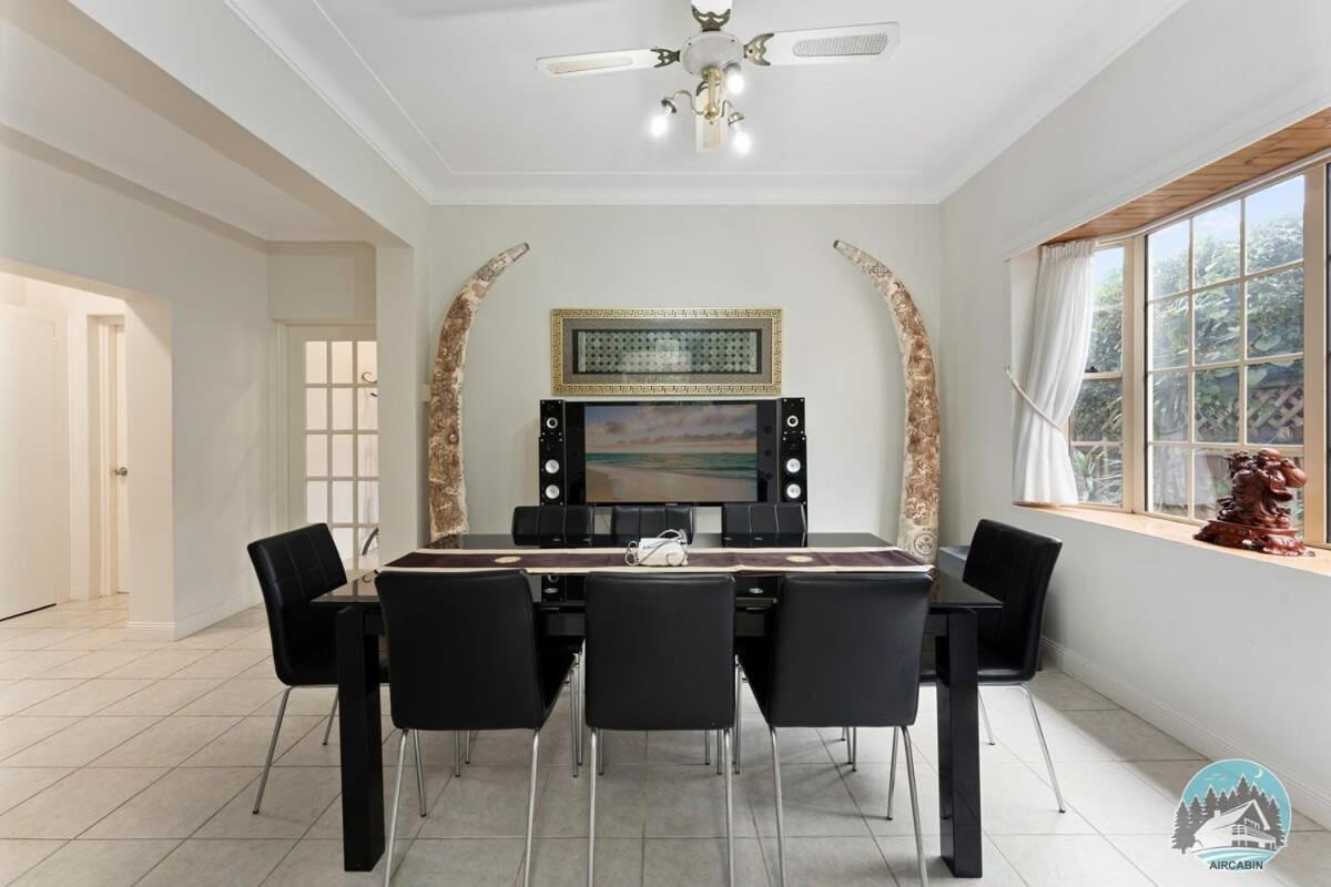 Aircabin - Blakehurst - Spacious - 5 Beds House *