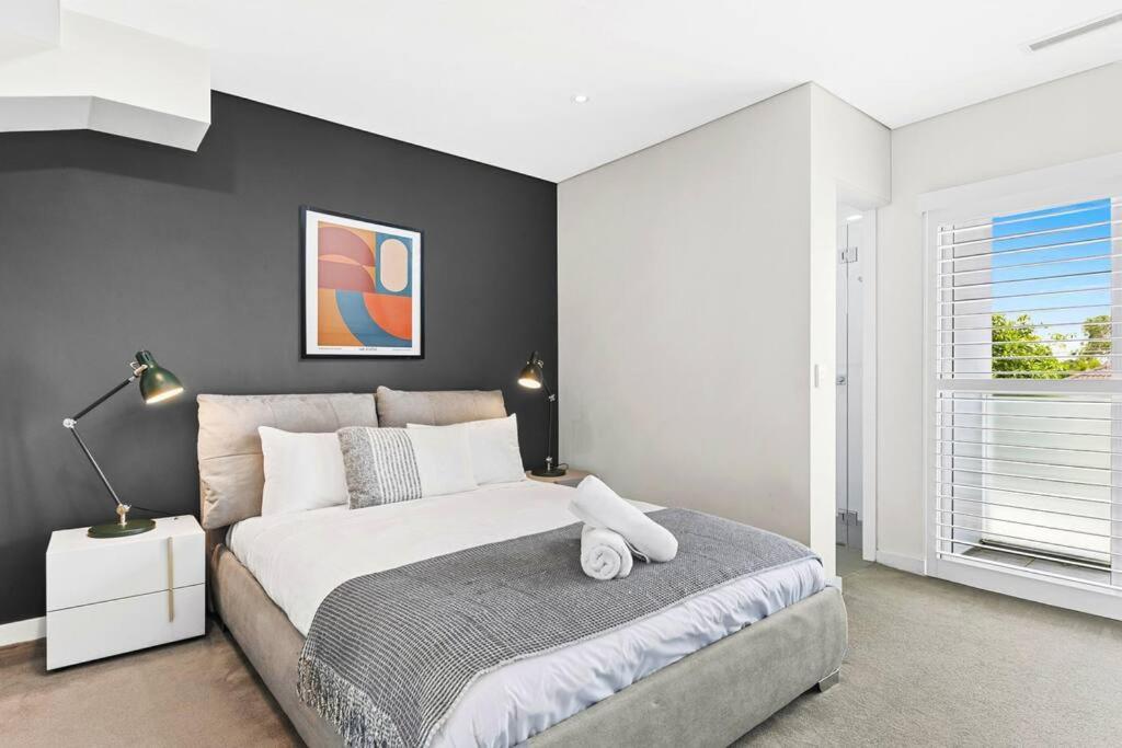 Convenient 4br With Private Pool Close To Airport Holiday home Sydney