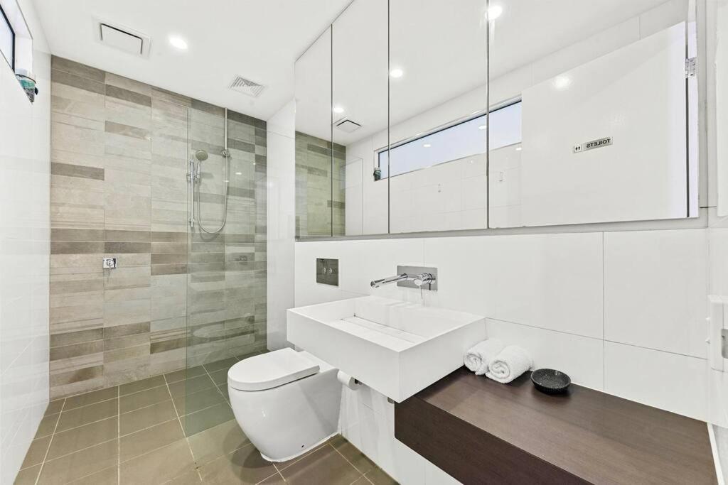 Convenient 4br With Private Pool Close To Airport Holiday home