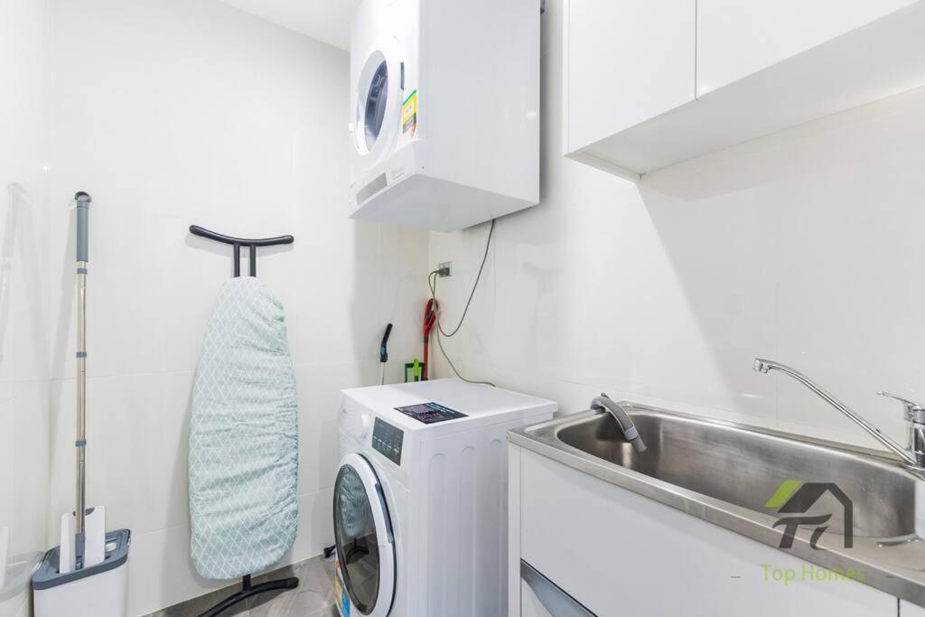 Sunshine 2 Bed In Olympic Park *