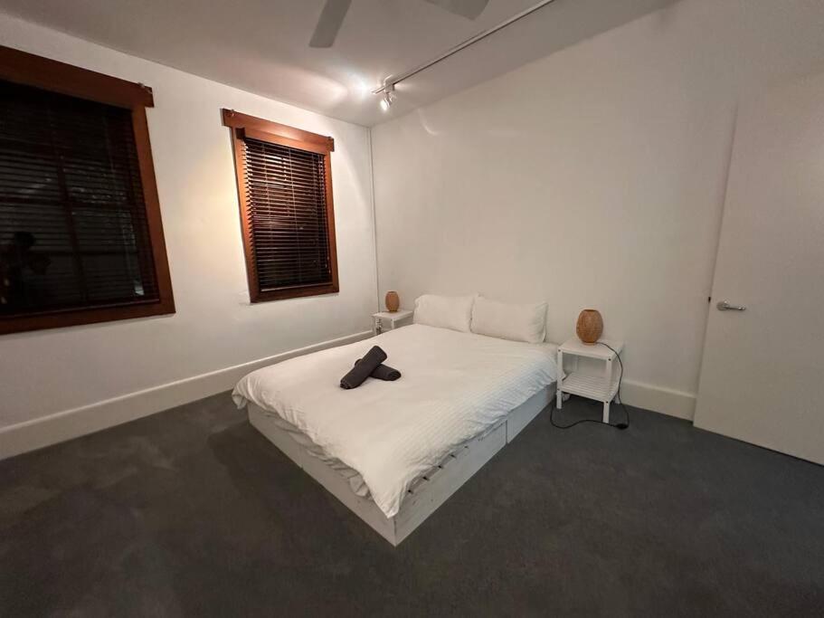 Remarkable 2 Bedroom House At The Centre Of Darlinghurst *