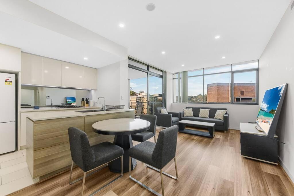 Apartment Two Bedroom Private In Lane Cove With Parking *