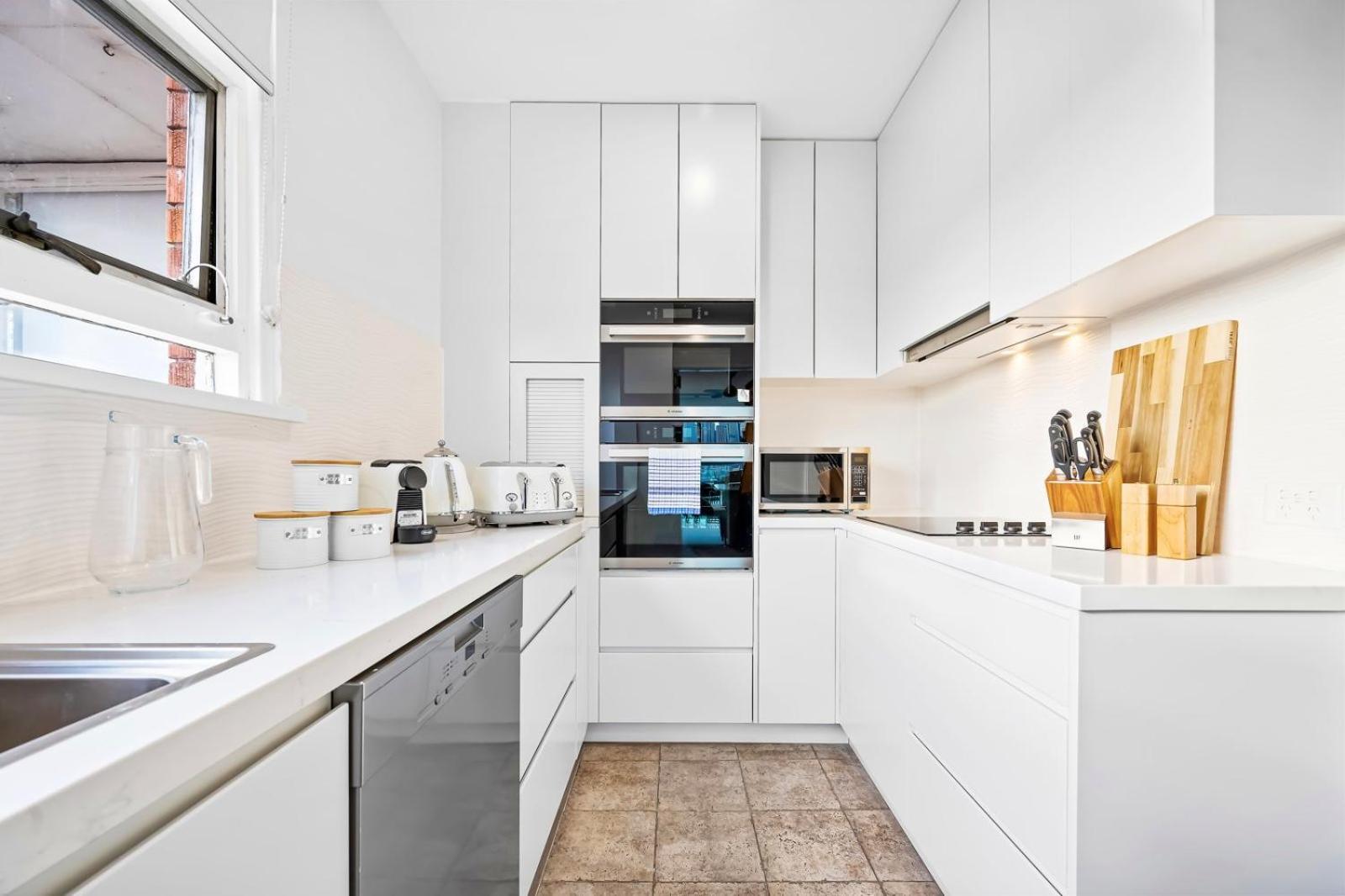 Sydney's Landmark Views From Luxury 2bd