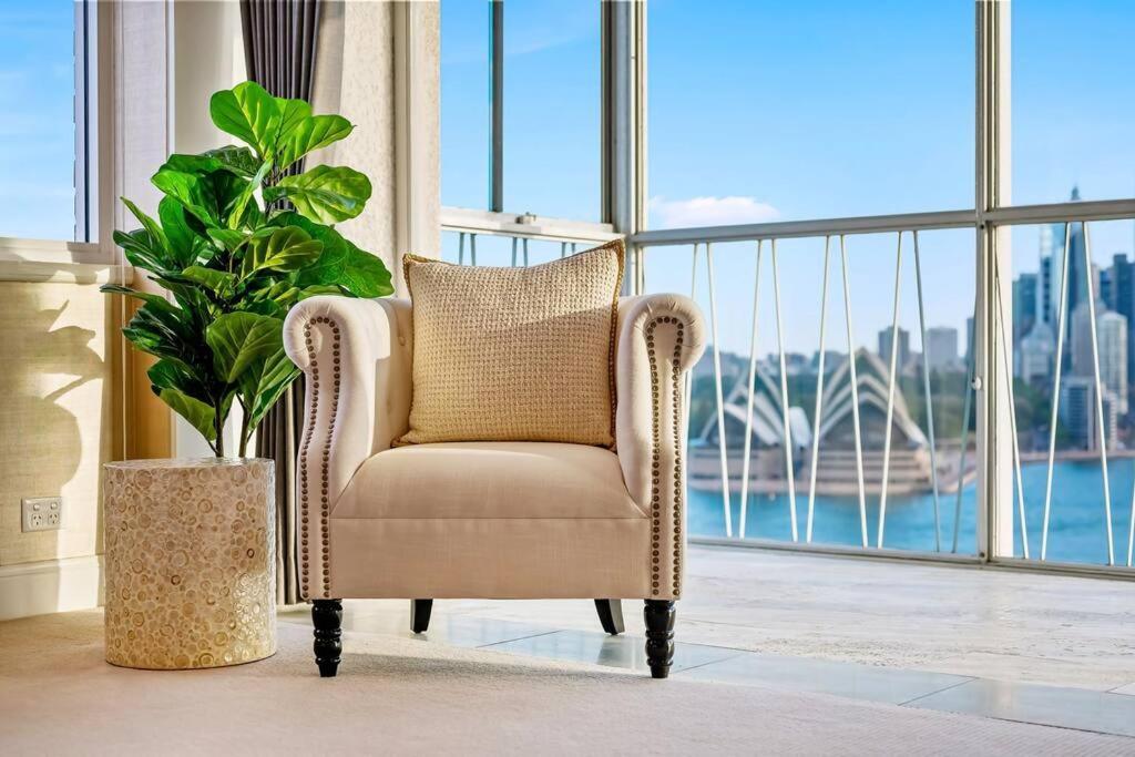 Sydney's Landmark Views From Luxury 2bd