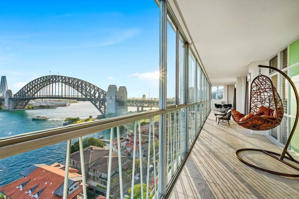 Sydney's Landmark Views From Luxury 2bd