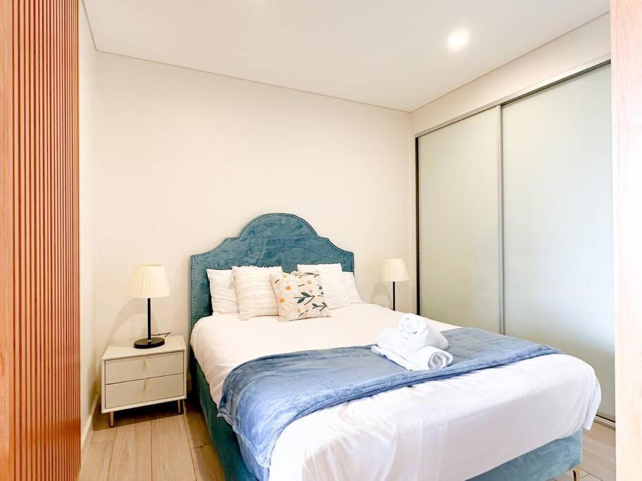 Living Made Easy : 1 Bed In Ashfield Heart * Sydney