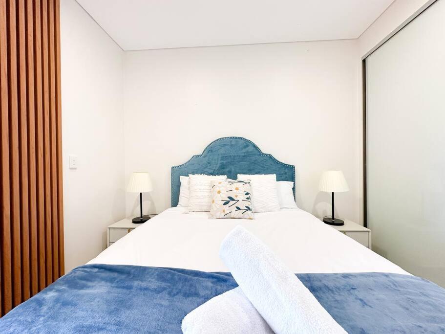 Living Made Easy : 1 Bed In Ashfield Heart Sydney