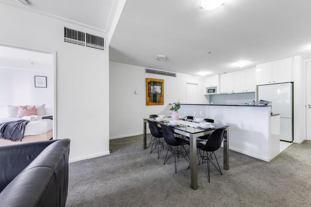 A Comfy 2br Right Next To Darling Harbour Sydney