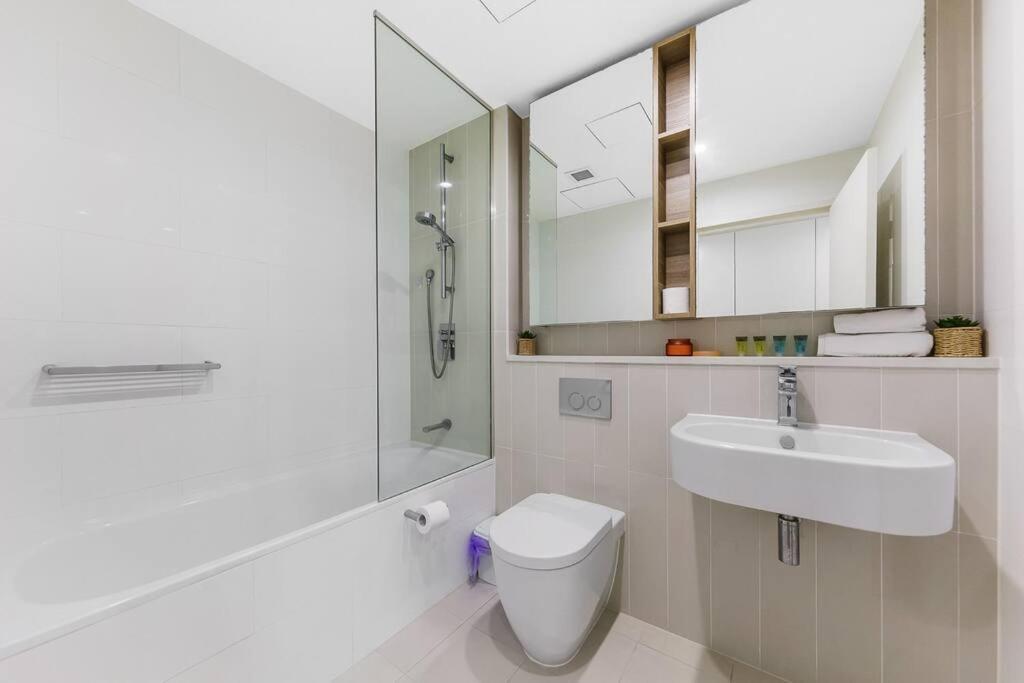 Two Bedroom Private In Lane Cove With Parking Apartment Sydney