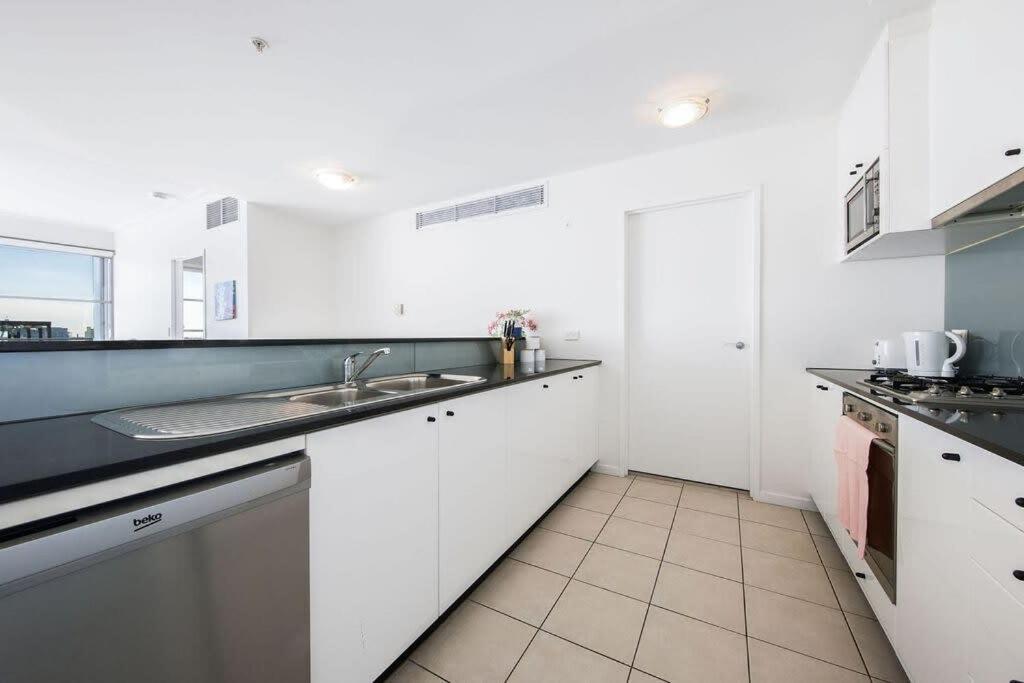 A Spacious 2br With An Amazing View Over Darling Harbour * Sydney