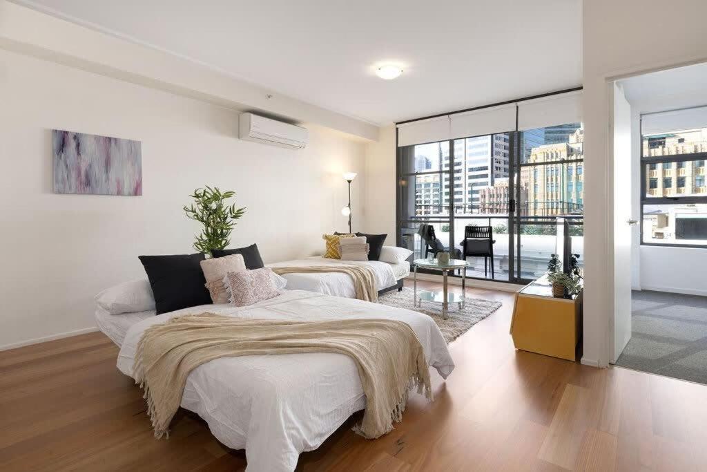A Stylish & Bright Next To Darling Harbour *