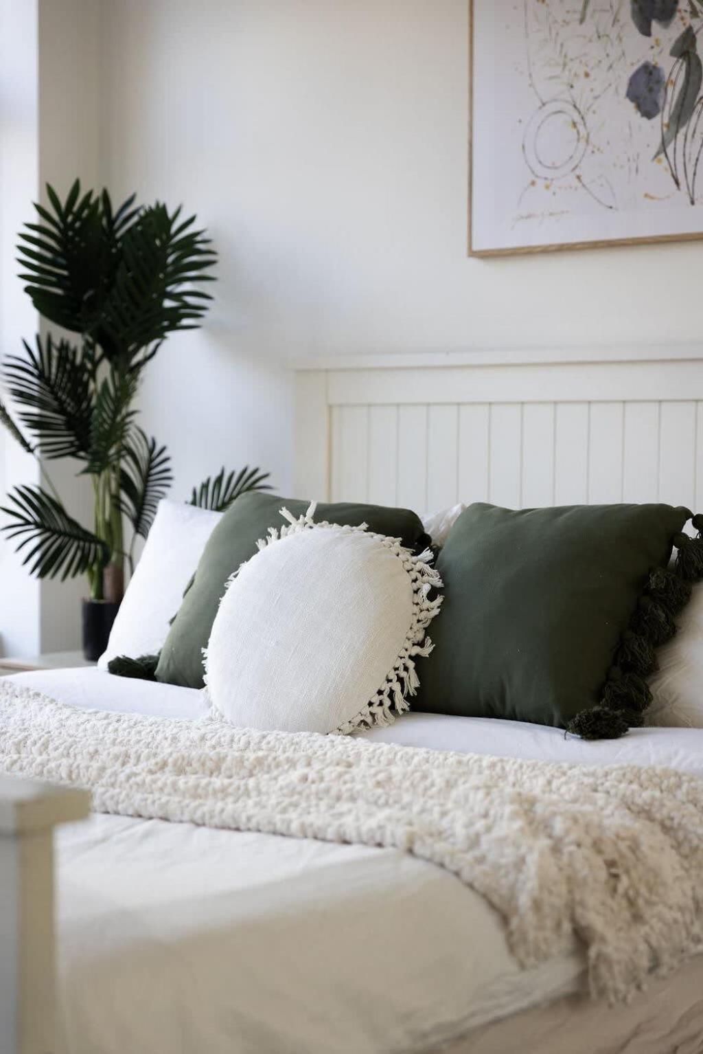 A Stylish & Bright Next To Darling Harbour Apartment