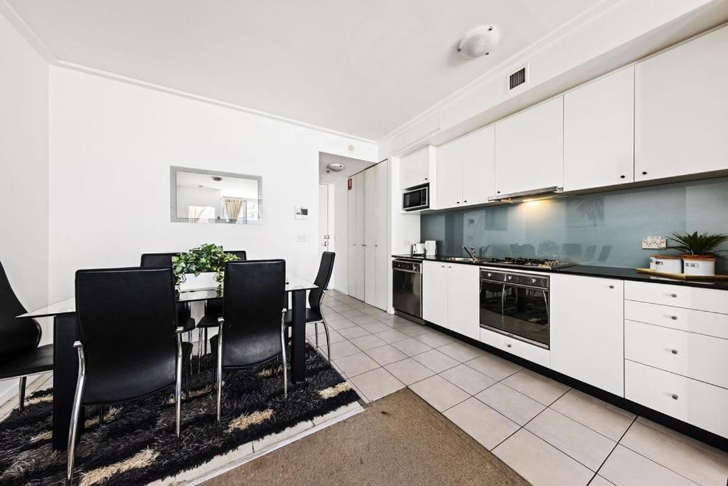 A Cozy For 6 Right Next To Darling Harbour Apartment Sydney