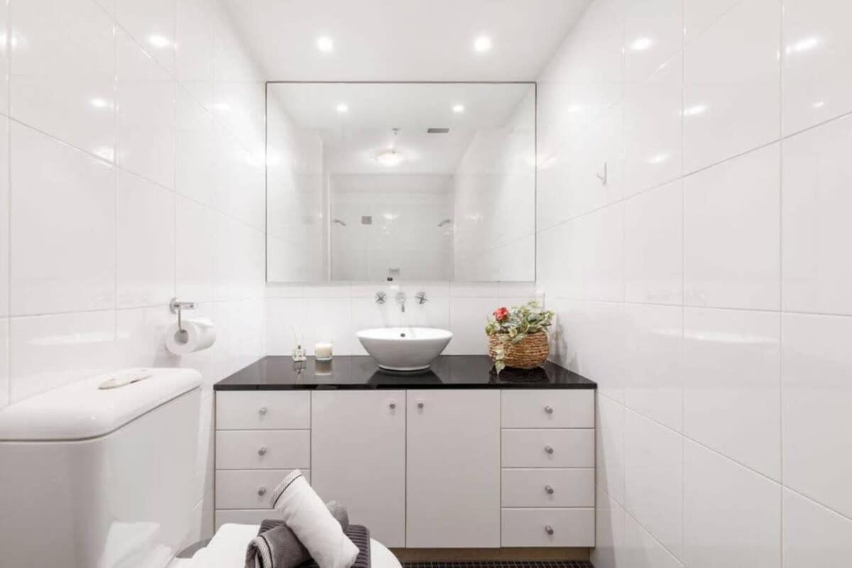 A Stunning & Cozy Next To Darling Harbour Apartment *