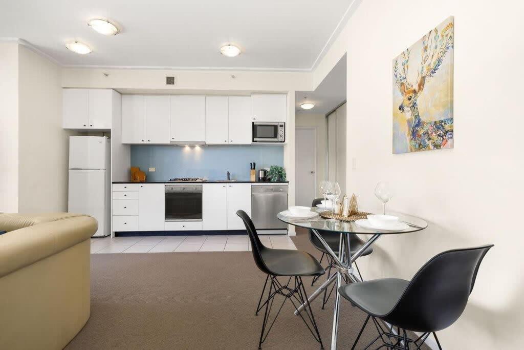 A Stylish Views Next To Darling Harbour Apartment