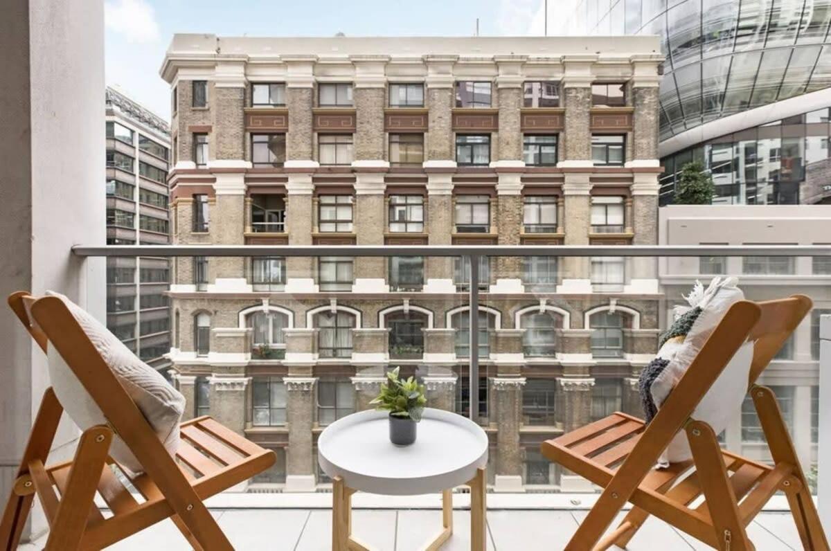 A Stylish & Cozy Next To Darling Harbour *