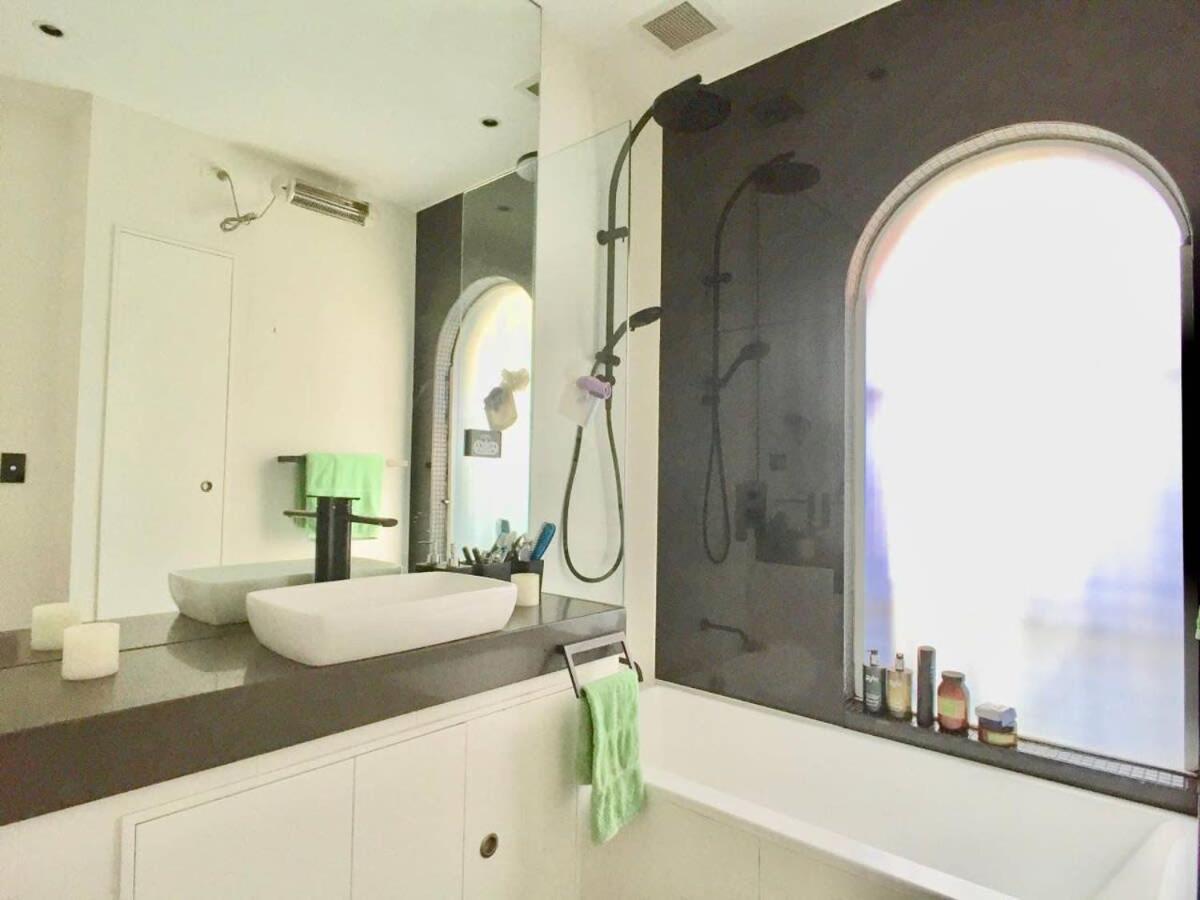 3 Storey House Walk To Fox Scg & Casa de férias Sidney