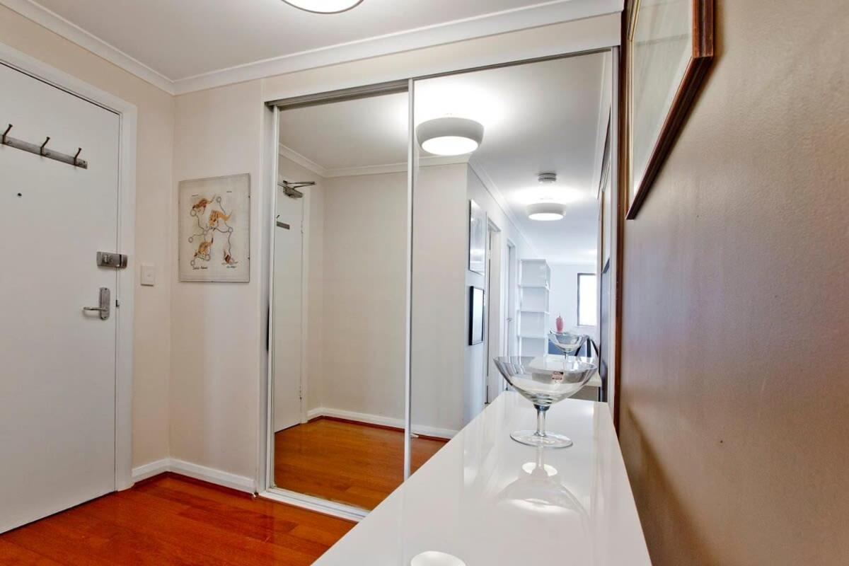 Apartment Expansive Views From 1 Bedroom *
