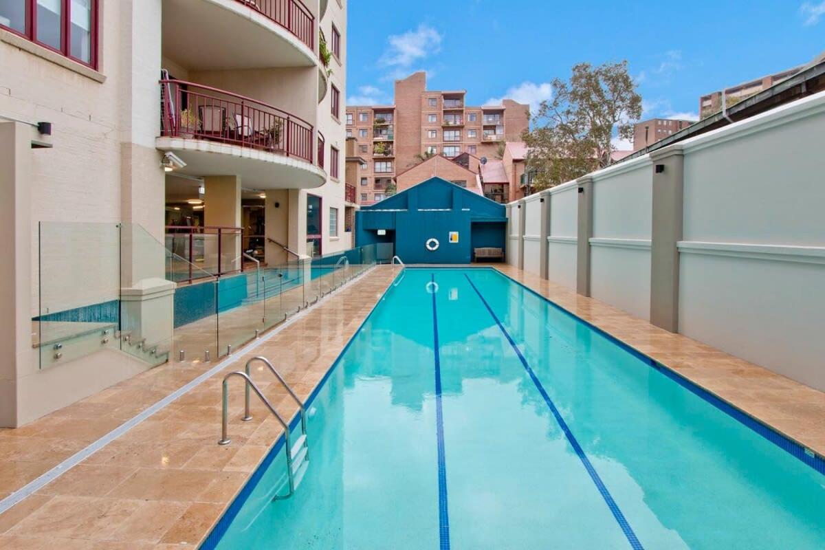 Expansive Views From 1 Bedroom Apartment Sydney