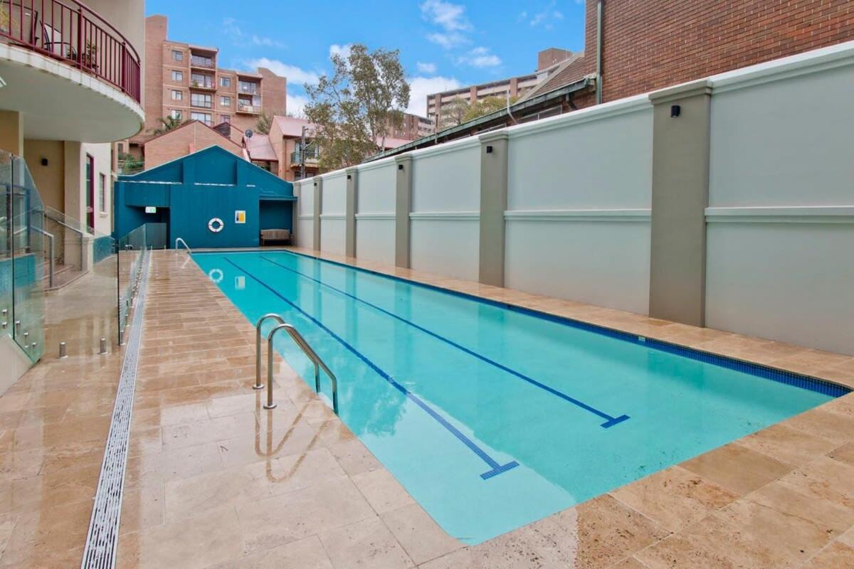 Expansive Views From 1 Bedroom Sydney