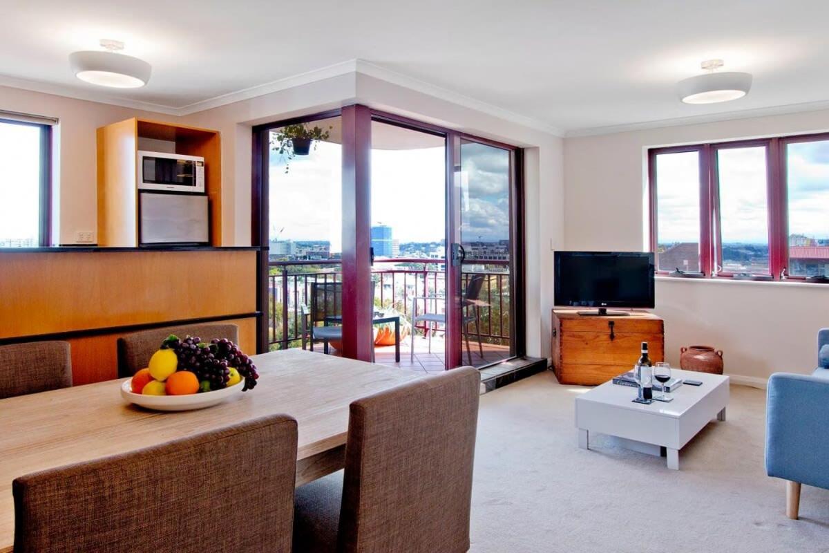 Expansive Views From 1 Bedroom *
