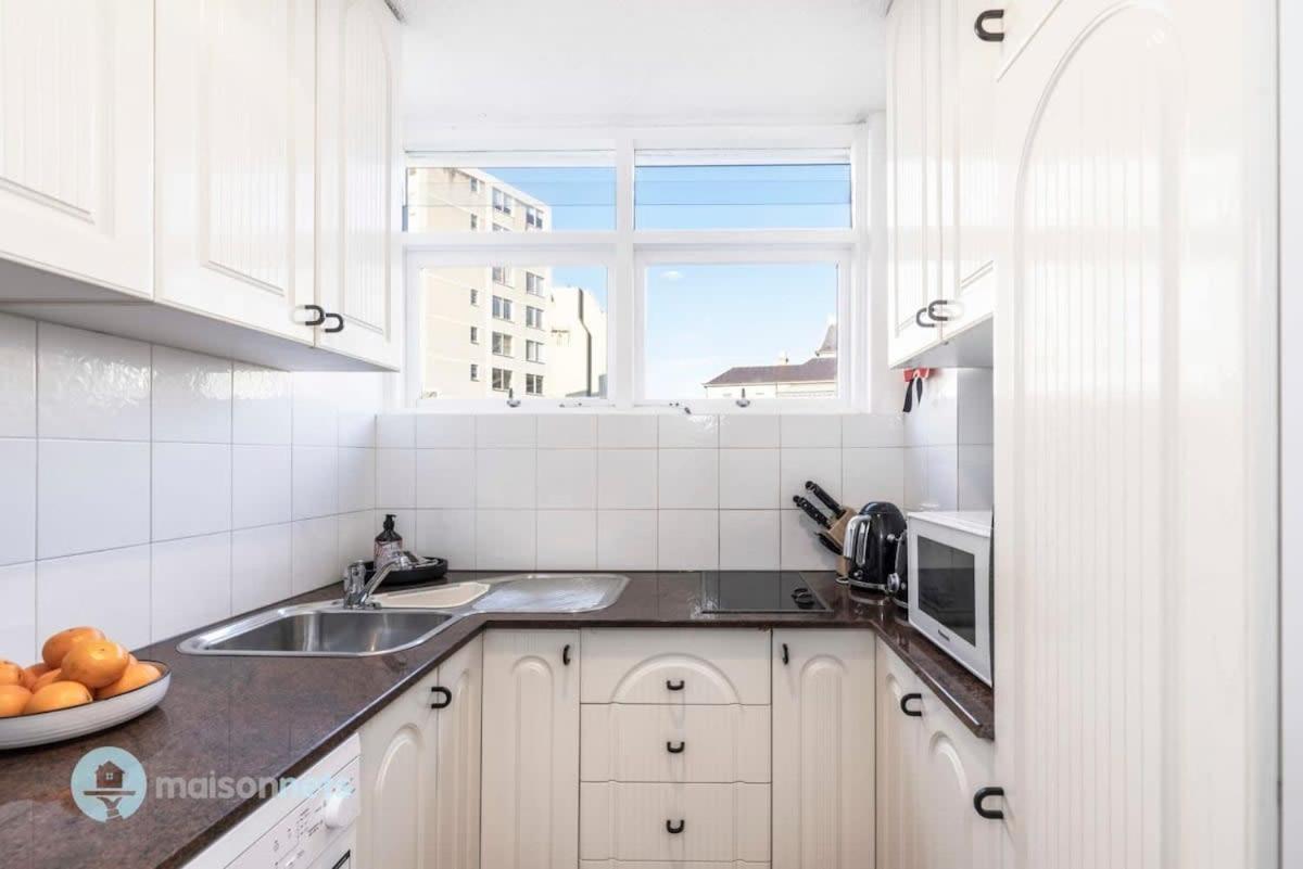 Apartment With Parking Balcony & Water Views *