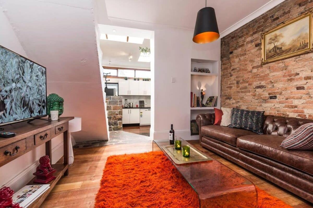 Modern Surry Hills Century Holiday home *
