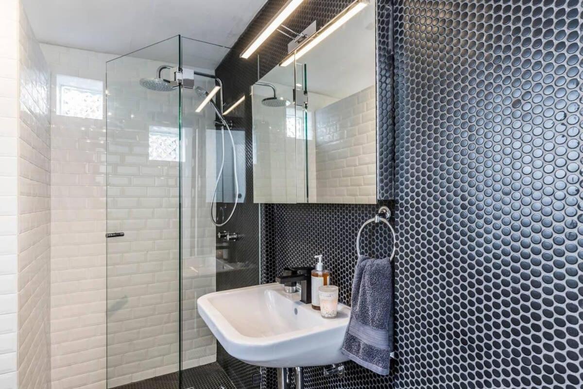 Modern Surry Hills Century *