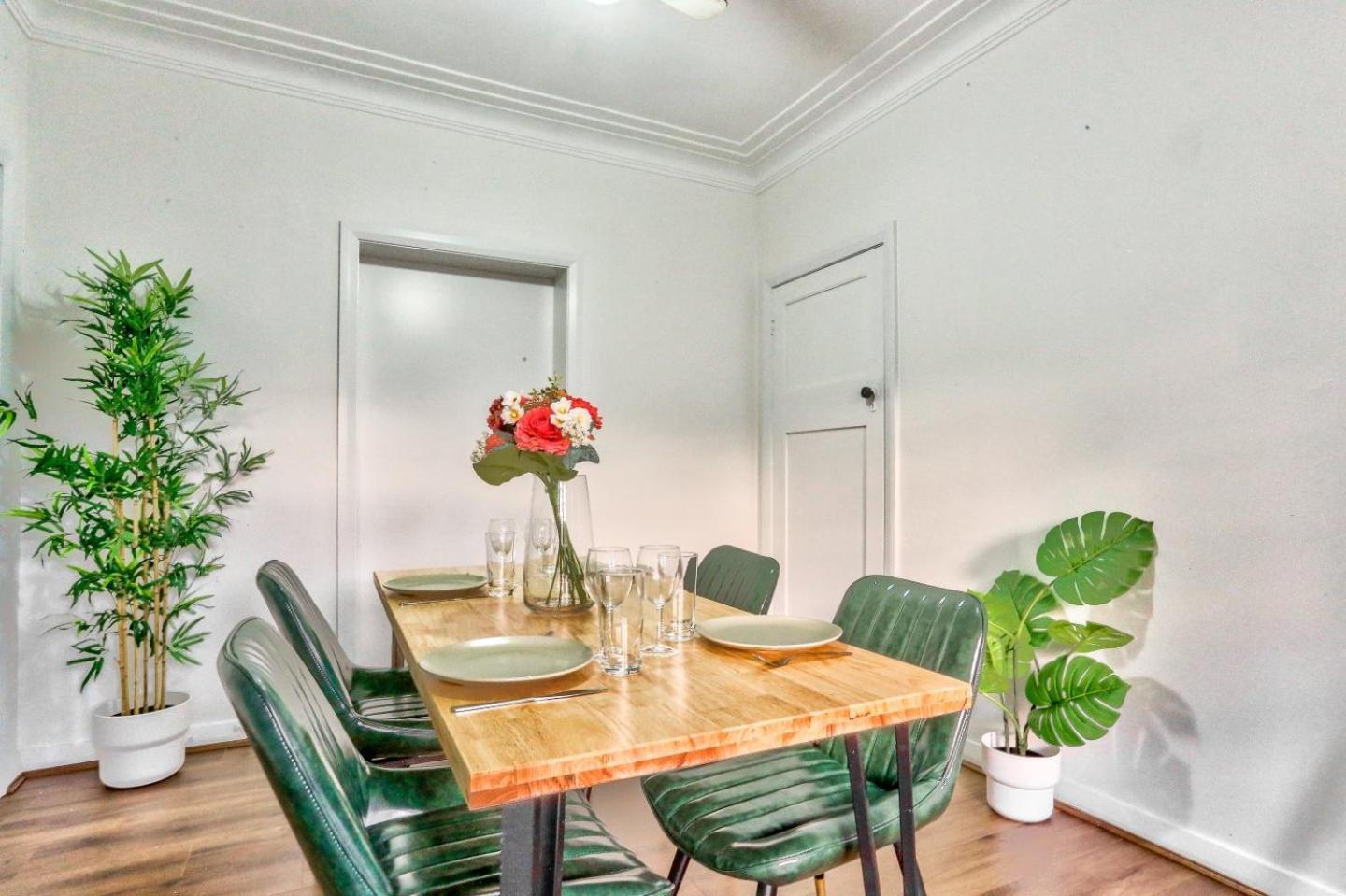 Charming 3 Bedroom On The Edge Of Downtown Glebe * Sydney