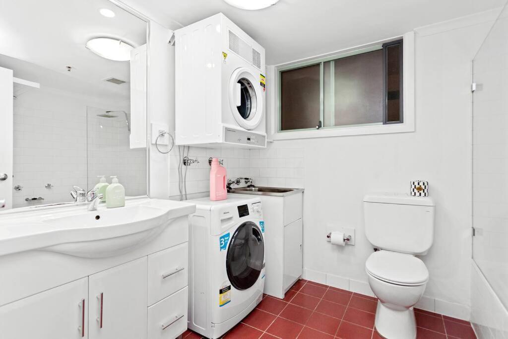 Inner Retreat 1bd Pyrmont - 302 Sydney