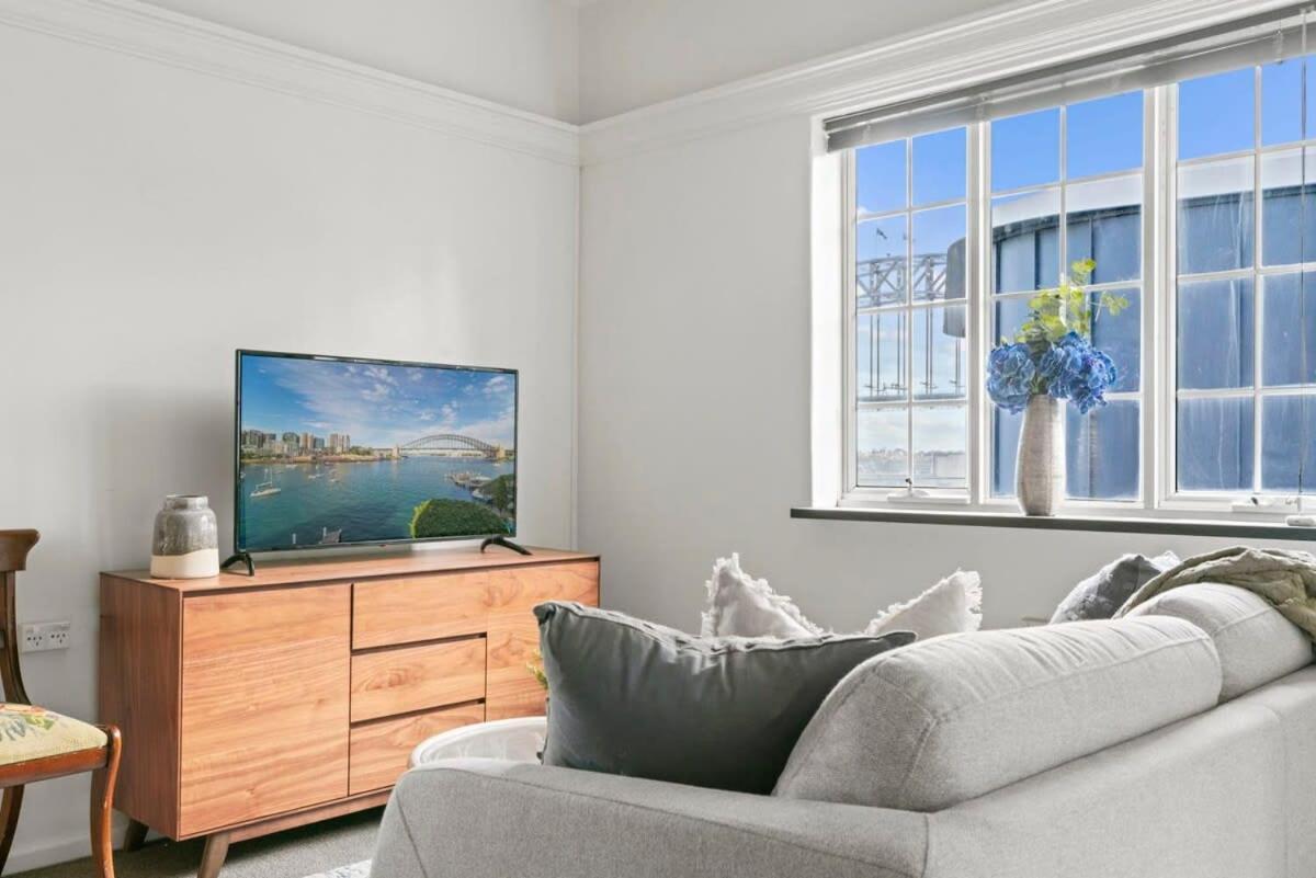 Lovely With Spectacular Views Sydney
