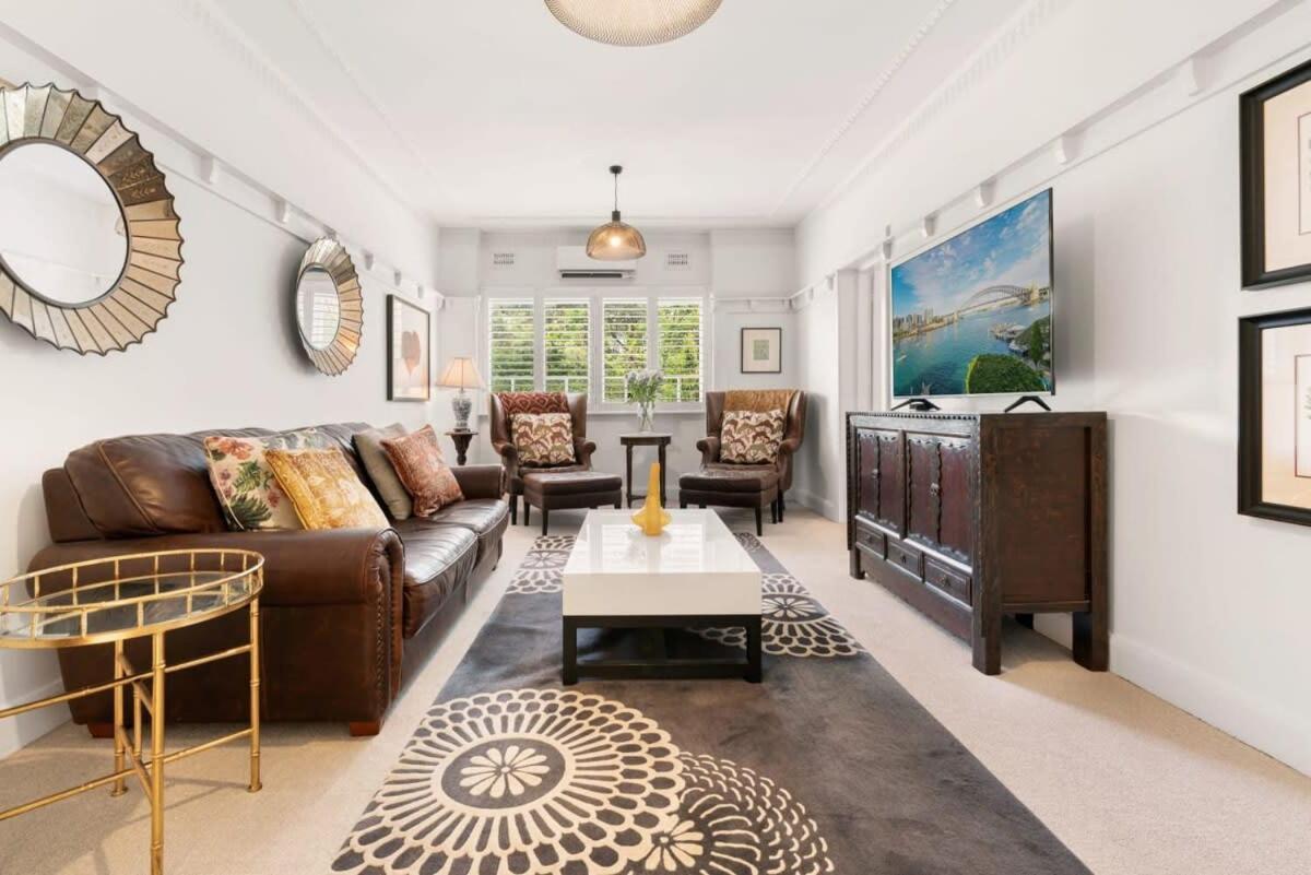 Classic Art Deco Apartment