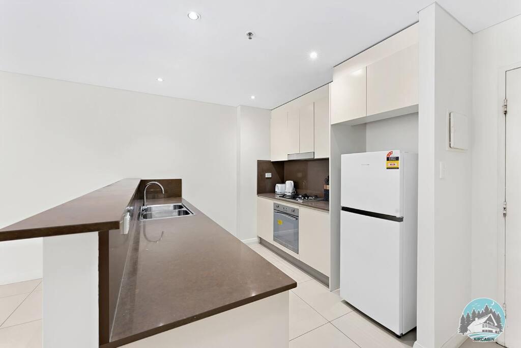 Aircabin - Mascot - Walk To Station - 3 Beds Apt Apartment *
