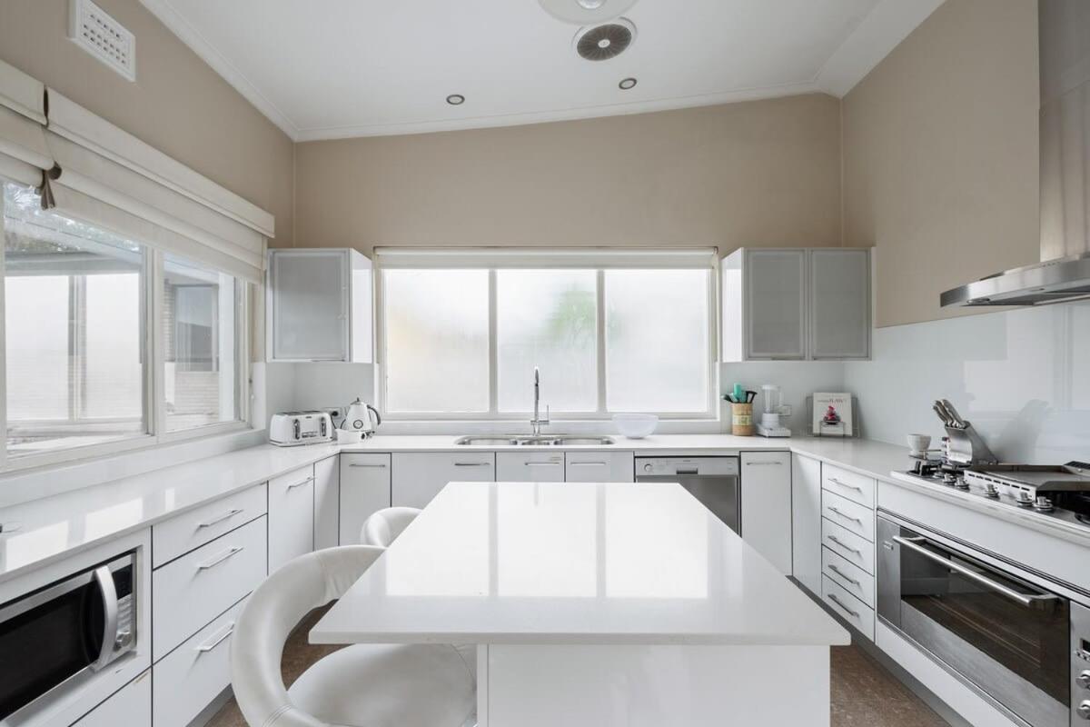 Mesmerising 3br Cinema Bath Holiday home *